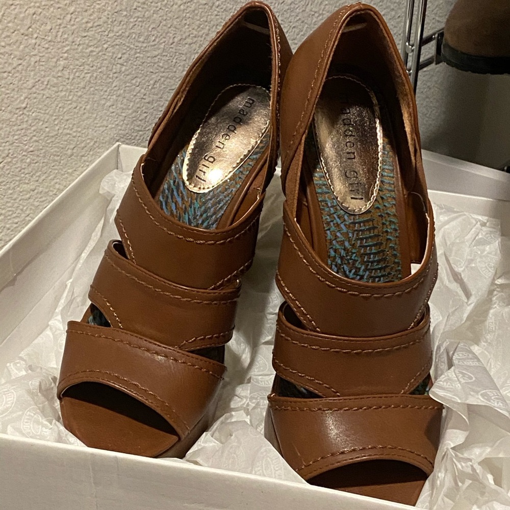 Madden girl wedge sandals 8